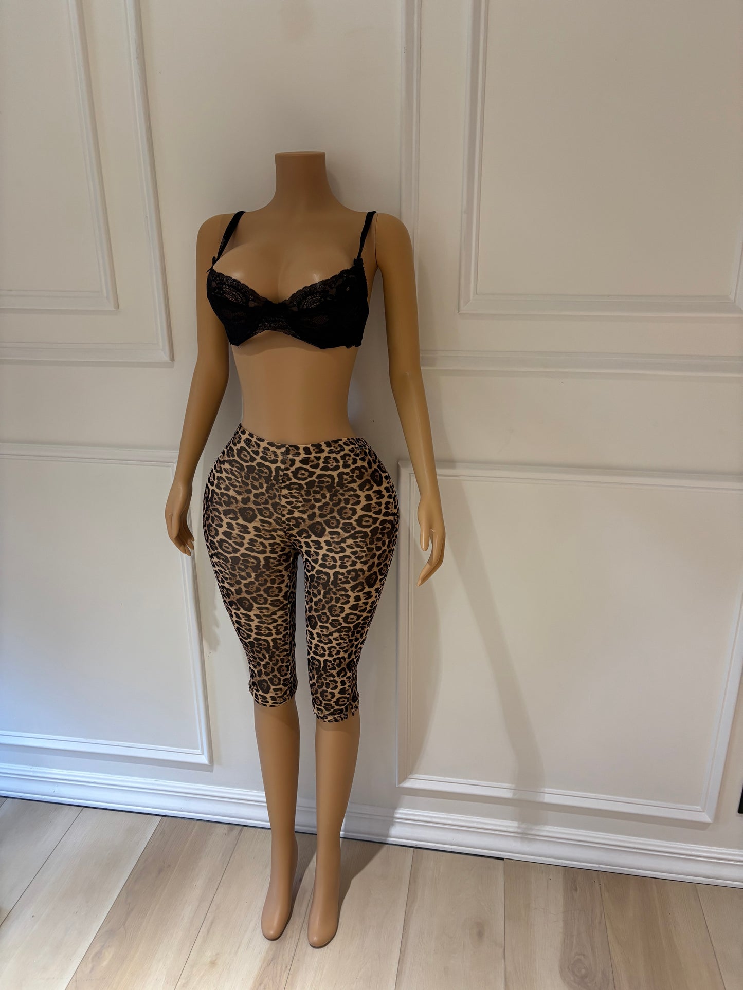 Leopard Capris